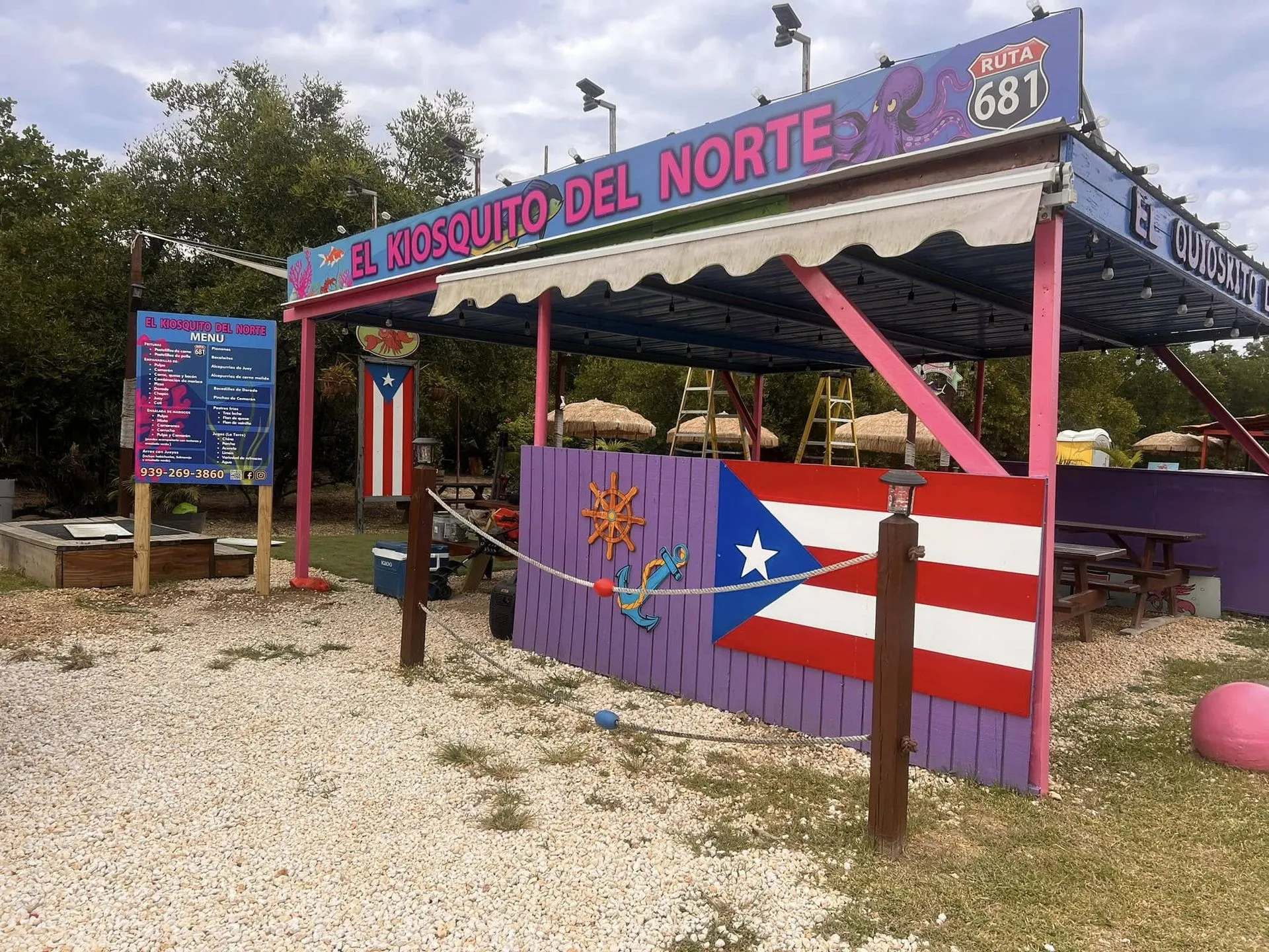 Mariscos frescos y platos criollos
