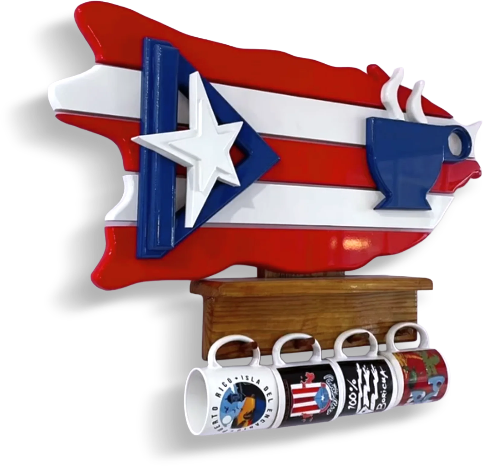 Artesanía puertorriqueña con mapa de Puerto Rico y tazas decorativas