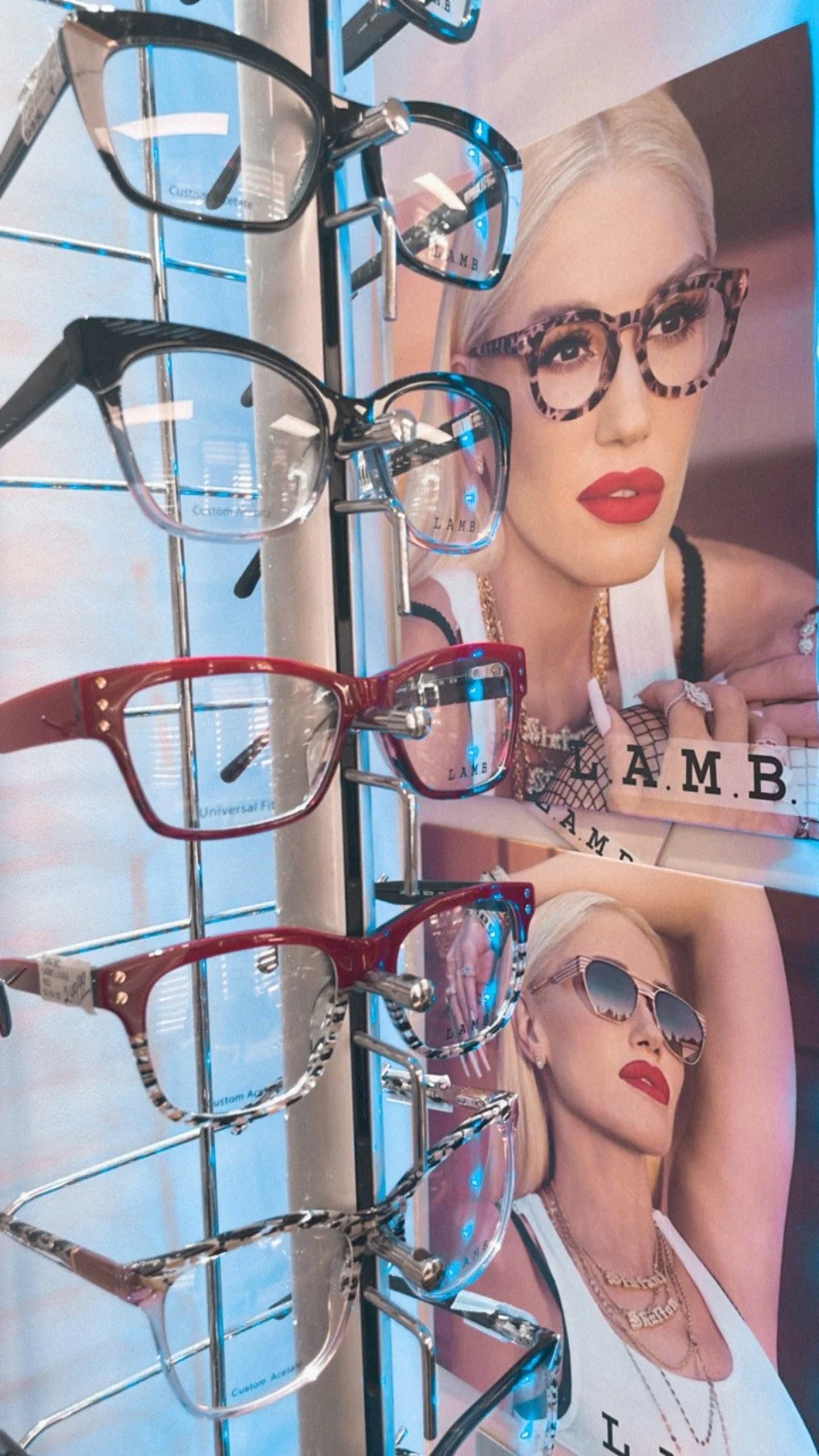 Exhibidor de monturas GUESS