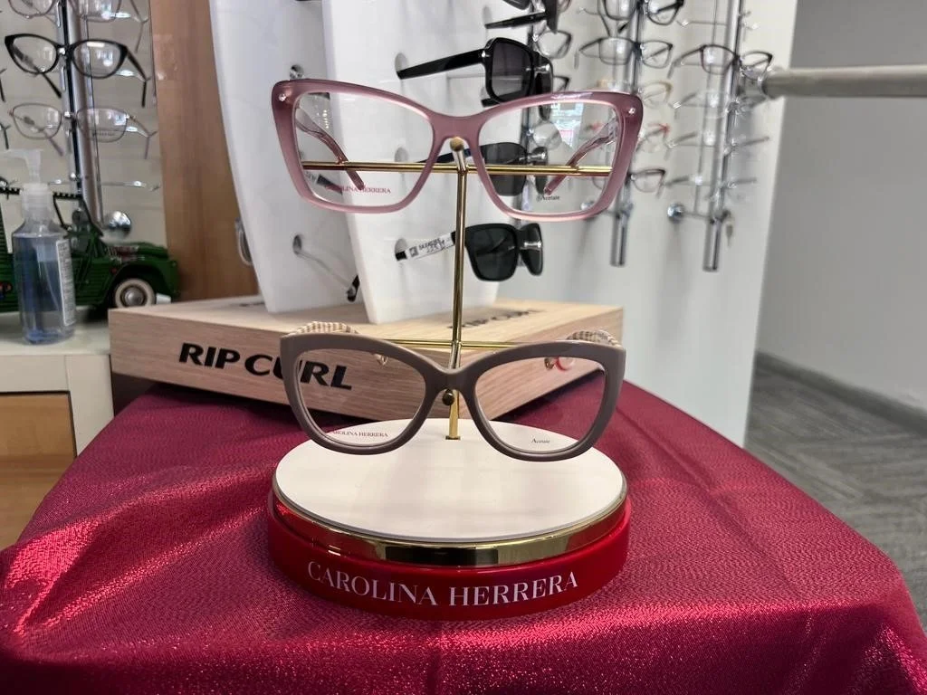 Exhibidor de monturas Carolina Herrera