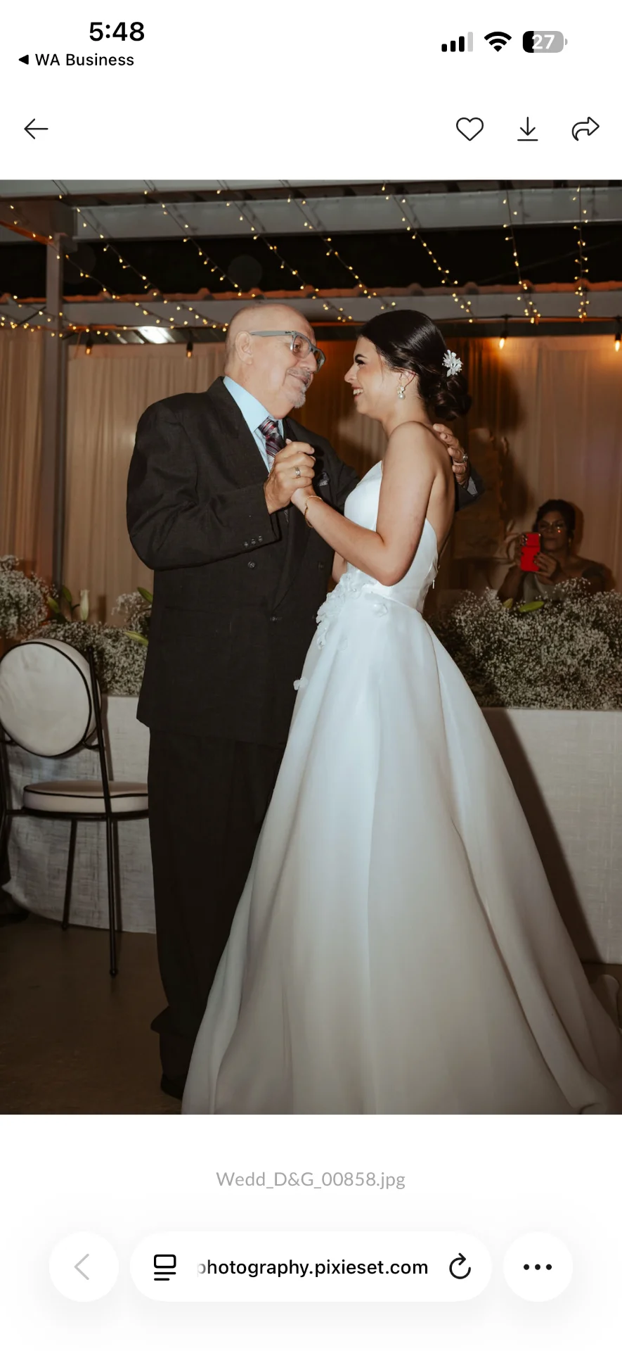 Pareja bailando durante la recepción