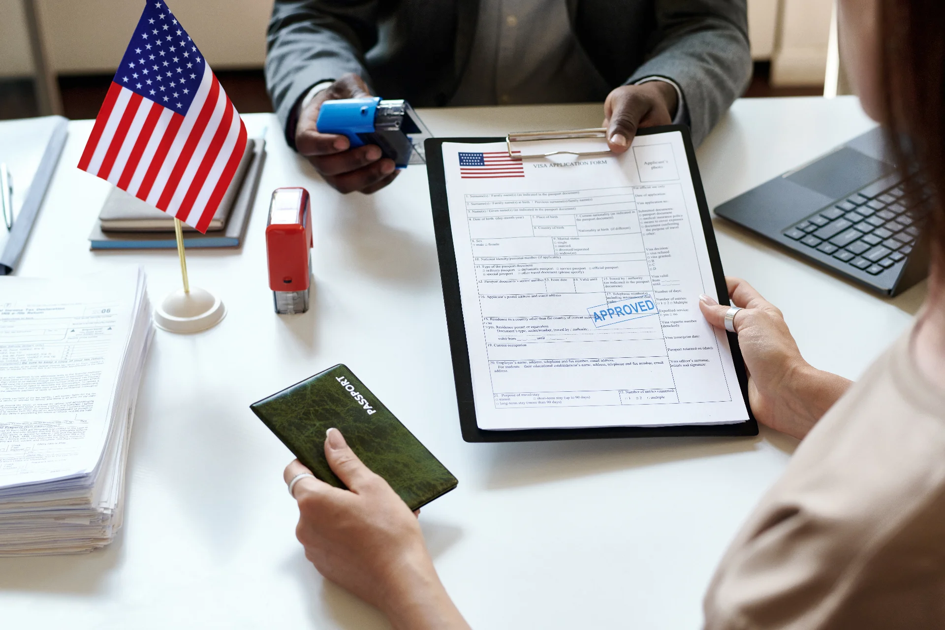 Soluciones para Casos Migratorios Especiales