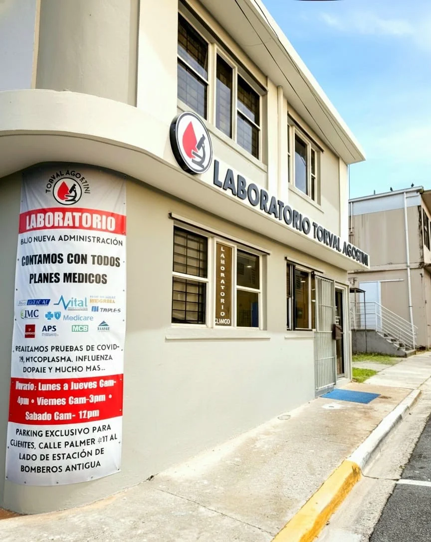 Técnico de laboratorio trabajando