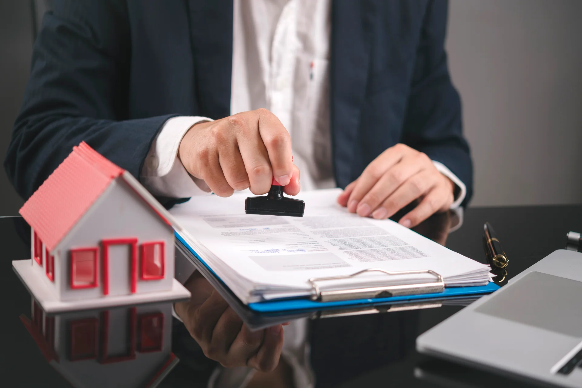 Problemas legales o financieros