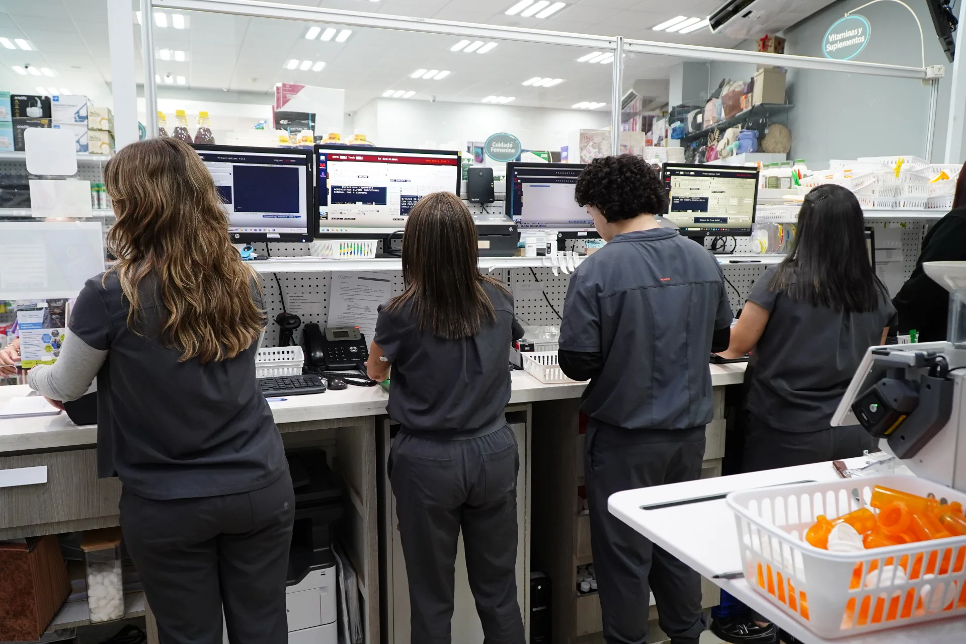 Interior de HIS Pharmacy