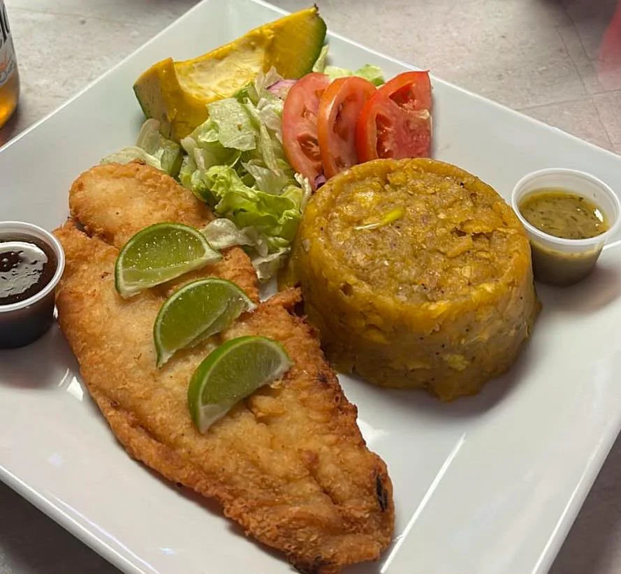 Los Compadres Bar & Grill - Imagen 12