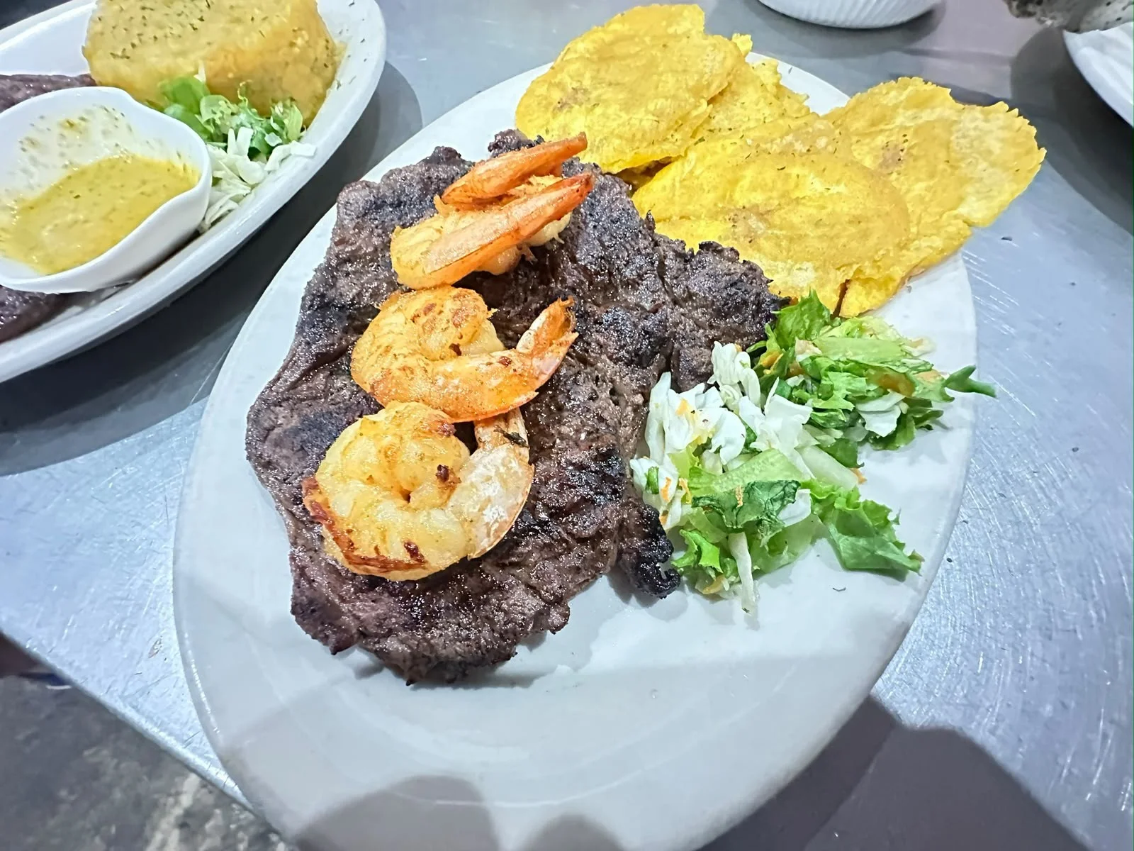 Los Compadres Bar & Grill - Imagen 28