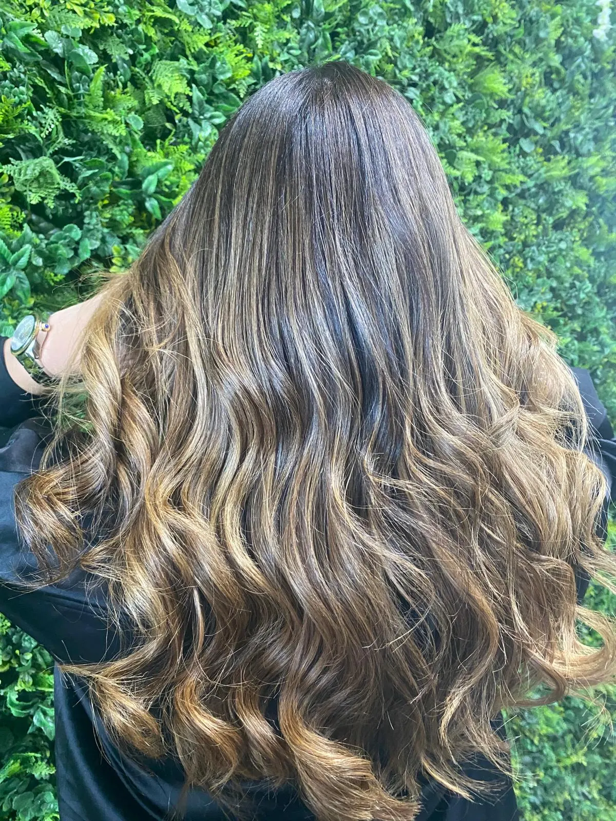 Corte y styling de cabello en salón de belleza Caguas