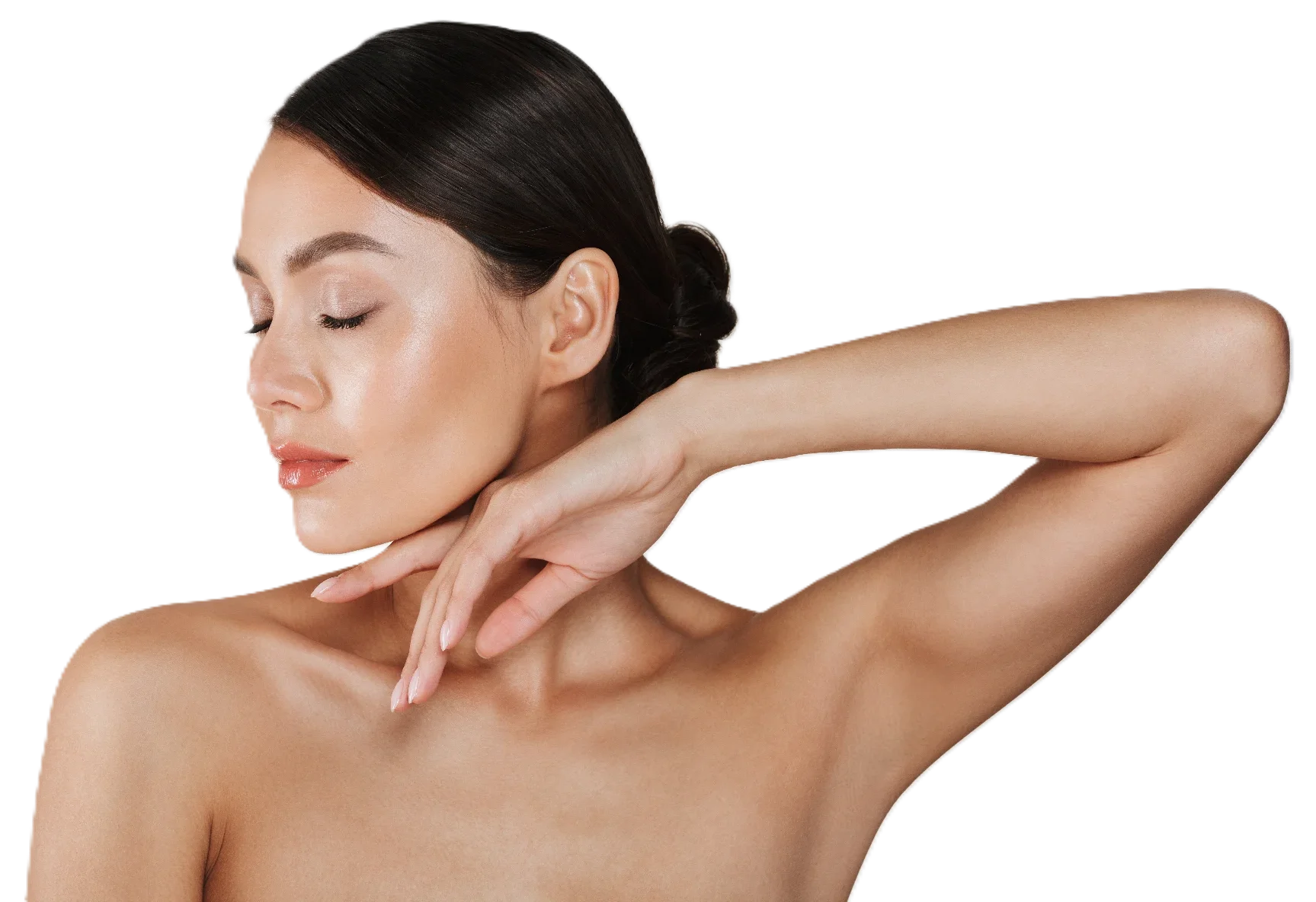 Mujer con piel bronceada y expresión serena, esencia veraniega de Verāo Esthetic.